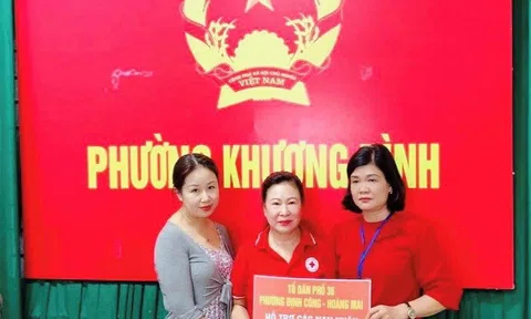 Tổ dân phố 36 phường Định Công chia sẻ nỗi đau mất mát với các nạn nhân vụ cháy chung cư mini phố Khương Hạ