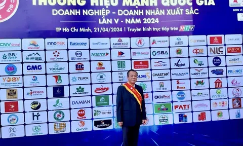 Bao Lam Hoang Nguyen nhận vinh danh tại “Thương hiệu Mạnh Quốc Gia và Doanh nghiệp - Doanh nhân xuất sắc” lần V