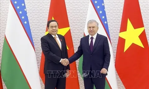 Chủ tịch Quốc hội Trần Thanh Mẫn hội kiến Tổng thống Uzbekistan Shavkat Mirziyoyev