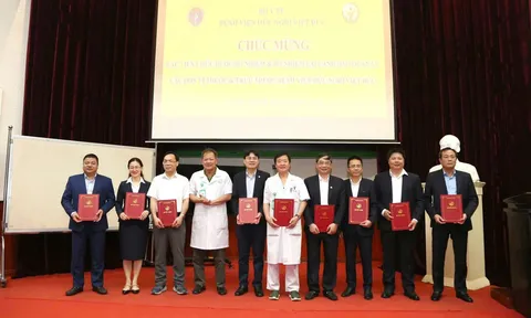 Bệnh viện Hữu nghị Việt Đức tổ chức Lễ công bố quyết định bổ nhiệm, bổ nhiệm lại cán bộ lãnh đạo