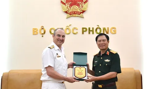 Đại tướng Nguyễn Tân Cương hội kiến Tư lệnh Lực lượng Quốc phòng Australia