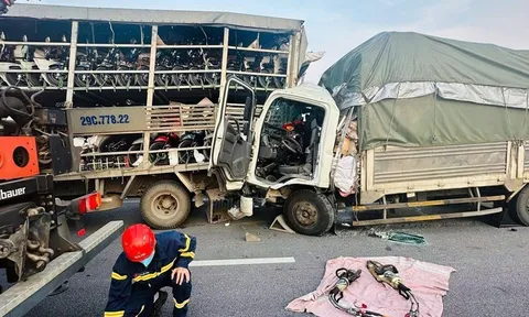Thanh Hóa: Tai nạn trên cao tốc, hai người tử vong trên xe tải