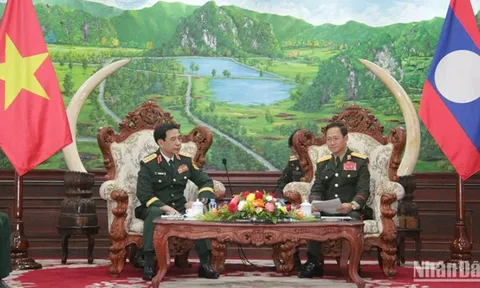 Đại tướng Phan Văn Giang gặp Bộ trưởng Quốc phòng Lào