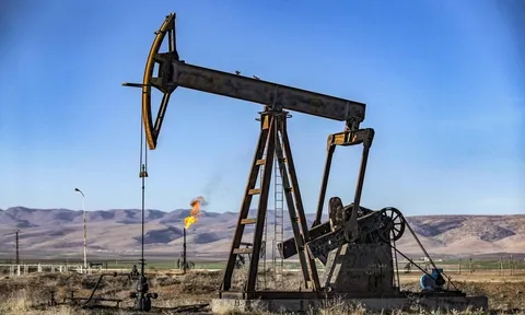 Giá dầu thế giới tăng mạnh trước khả năng OPEC+ thắt chặt nguồn cung