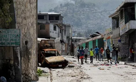 Tiếng súng bao trùm đường phố, thủ đô của Haiti rơi vào hoảng loạn