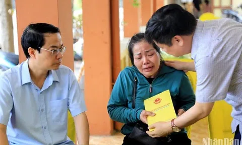 Lãnh đạo tỉnh Thái Bình thăm hỏi, hỗ trợ gia đình cháu bé tử vong trên xe ô-tô